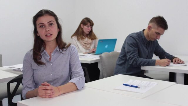 Ірина — викладачка української мови та літератури